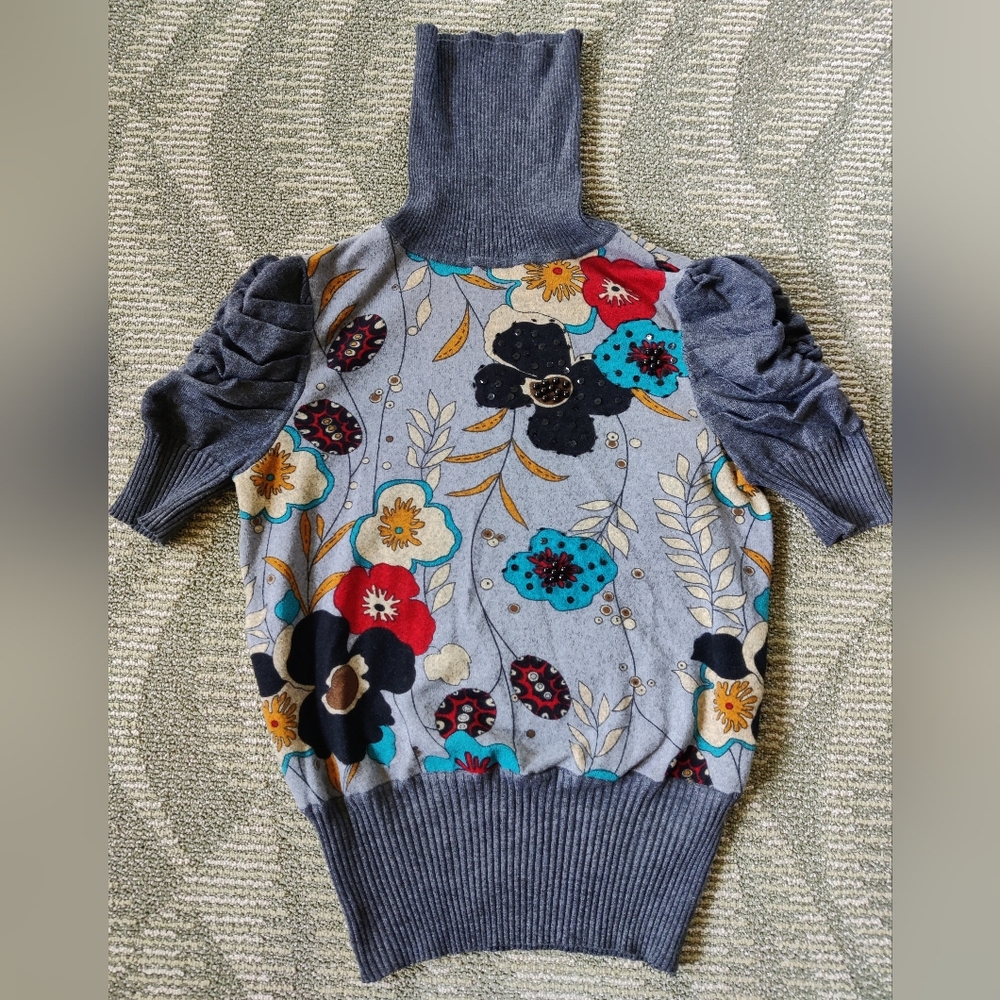 Beaded short sleeve turtleneck